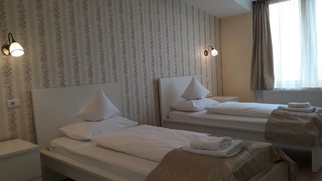 Cameră triplă cu baie privată